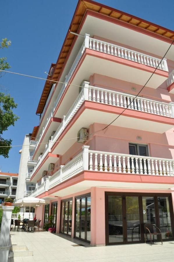 Hotel Louiza Paralía エクステリア 写真