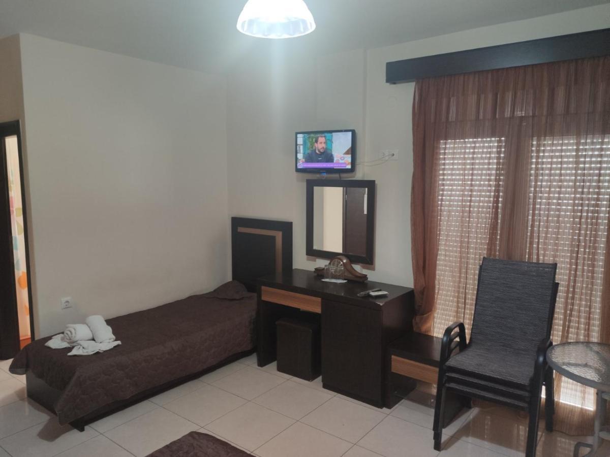 Hotel Louiza Paralía エクステリア 写真